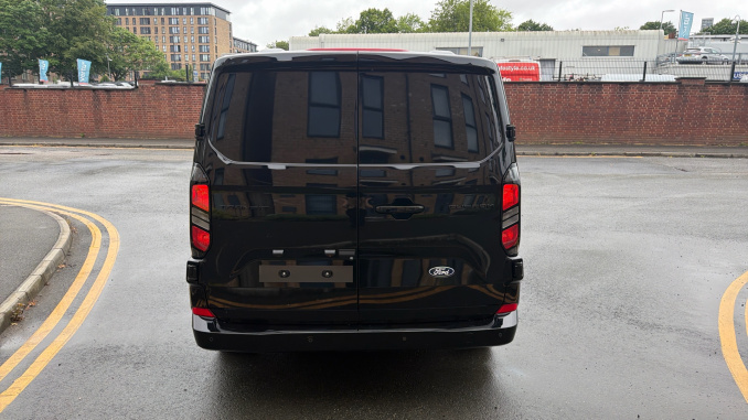 Ford Transit Custom 320 L1 Diesel Fwd 2.0 EcoBlue 136ps H1 Double Cab Van Limited - Image 11